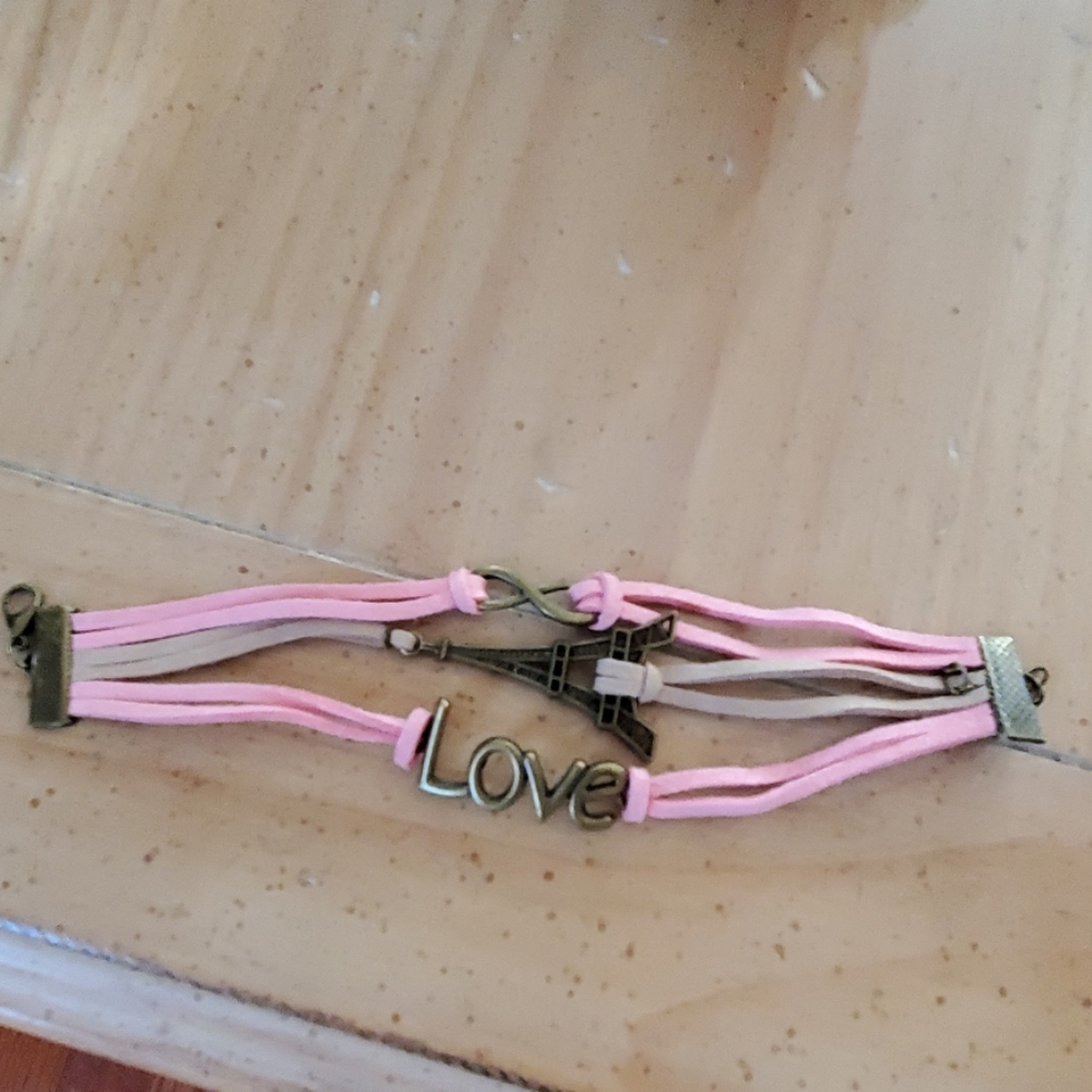 💖 Love Eiffel Tower Bracelet
